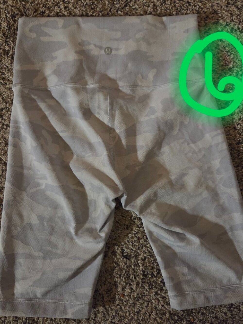 LULULEMON White Gray Camo WUNDER UNDER High-Rise 10" biker short WOMEN'S size 6